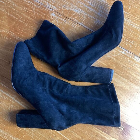 Guess black suede back gold zipper booties size 9.5 - Picture 7 of 9